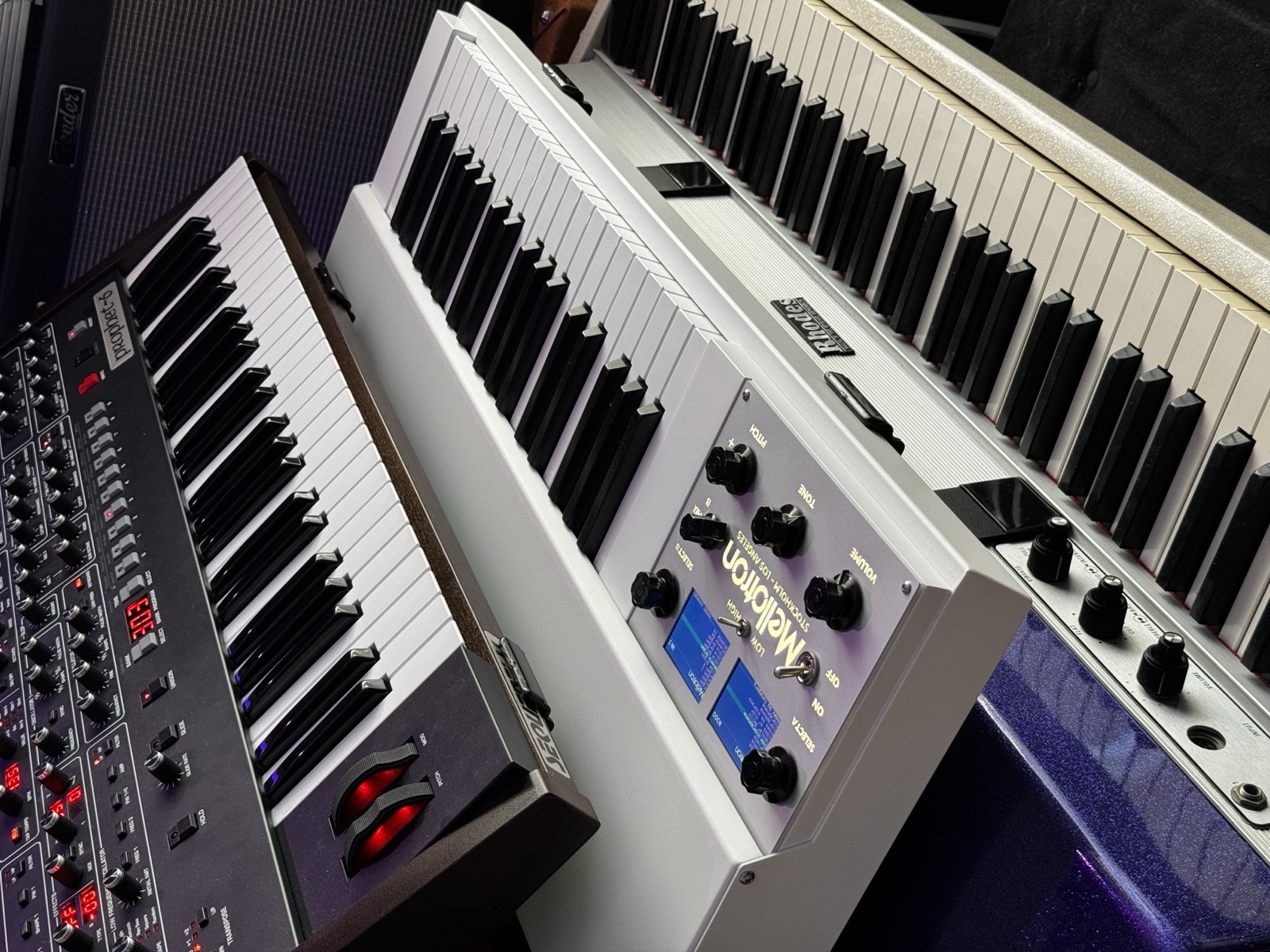 Claviers et synthétiseurs professionnels au Mighty Max Studio Paris